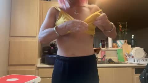 Snapshot of regina_george310 chatting on July 29, 2026, 1:37 am regina_george310 online show from July 29, 2026, 1:37 am