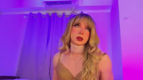 Snapshot of reginarose chatting on October 20, 2025, 5:08 am reginarose online show from October 20, 2025, 5:08 am