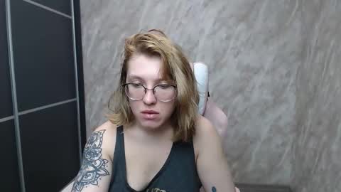 Snapshot of reginasmilee chatting on February 16, 2025, 5:59 pm Regina online show from February 16, 2025, 5:59 pm