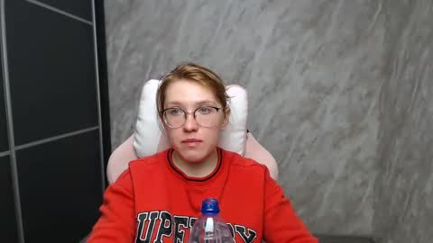 Snapshot of reginasmilee chatting on February 19, 2025, 3:05 pm Regina online show from February 19, 2025, 3:05 pm