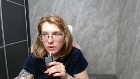 Snapshot of reginasmilee chatting on February 22, 2025, 6:08 pm Regina online show from February 22, 2025, 6:08 pm