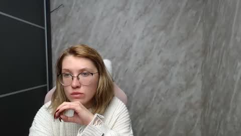 Snapshot of reginasmilee chatting on February 23, 2025, 4:02 pm Regina online show from February 23, 2025, 4:02 pm