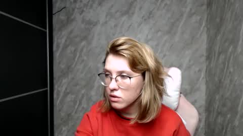 Snapshot of reginasmilee chatting on March 5, 2025, 6:12 am Regina online show from March 5, 2025, 6:12 am