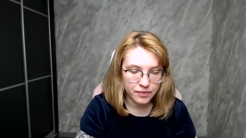 Snapshot of reginasmilee chatting on March 6, 2025, 5:57 am Regina online show from March 6, 2025, 5:57 am