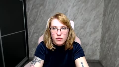 Snapshot of reginasmilee chatting on March 6, 2025, 11:47 am Regina online show from March 6, 2025, 11:47 am