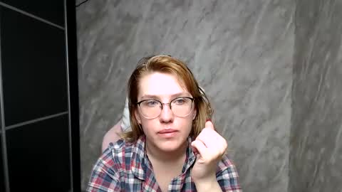 Snapshot of reginasmilee chatting on March 8, 2025, 2:34 am Regina online show from March 8, 2025, 2:34 am