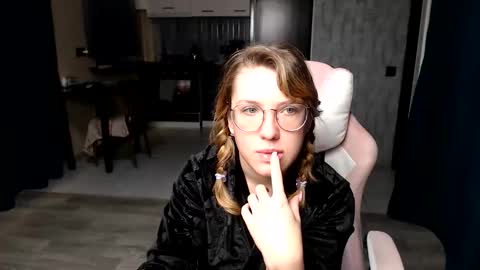 Snapshot of reginasmilee chatting on September 21, 2025, 1:18 am Regina online show from September 21, 2025, 1:18 am