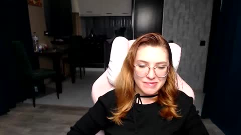 Snapshot of reginasmilee chatting on November 6, 2025, 1:28 am Regina online show from November 6, 2025, 1:28 am