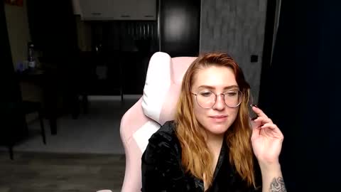 Snapshot of reginasmilee chatting on November 14, 2025, 2:49 pm Regina online show from November 14, 2025, 2:49 pm