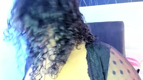 reginavegaa online show from December 4, 2025, 11:41 am