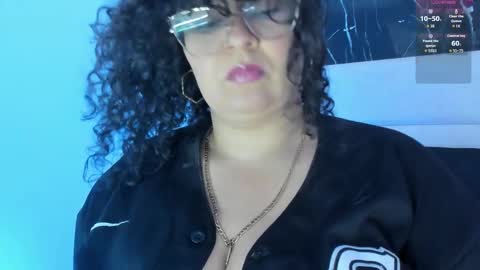 reginavegaa online show from January 15, 2026, 11:37 am