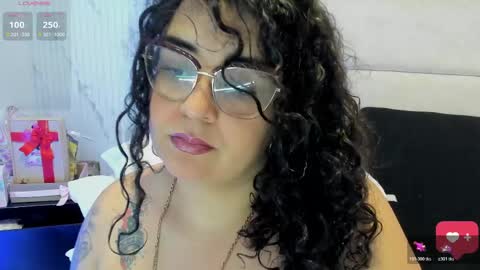 Snapshot of reginavegaa chatting on June 3, 2026, 11:35 am reginavegaa online show from June 3, 2026, 11:35 am