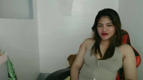 reign2525 online show from March 10, 2025, 3:52 pm