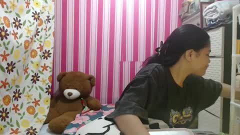 reign2525 online show from November 20, 2025, 8:47 am