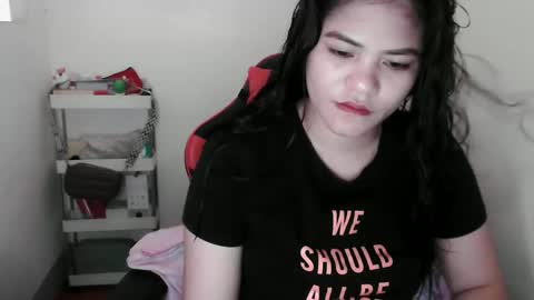 reign2525 online show from December 3, 2025, 8:45 am