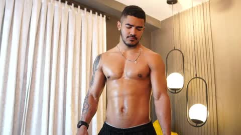 Snapshot of reik_von chatting on May 8, 2026, 12:21 pm Reik online show from May 8, 2026, 12:21 pm
