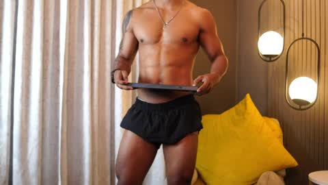 Snapshot of reik_von chatting on May 9, 2026, 12:10 pm Reik online show from May 9, 2026, 12:10 pm