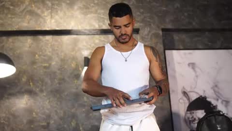 Snapshot of reik_von chatting on June 2, 2026, 12:40 pm Reik online show from June 2, 2026, 12:40 pm