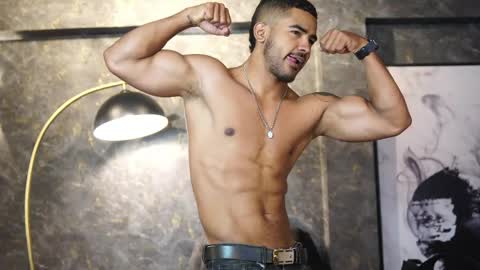 Snapshot of reik_von chatting on June 3, 2026, 12:41 pm Reik online show from June 3, 2026, 12:41 pm