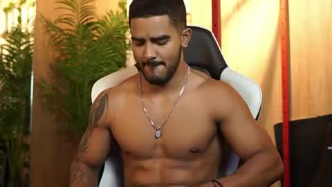 Snapshot of reik_von chatting on June 17, 2026, 1:30 am Reik online show from June 17, 2026, 1:30 am