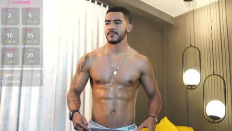 Snapshot of reik_von chatting on June 17, 2026, 1:34 pm Reik online show from June 17, 2026, 1:34 pm