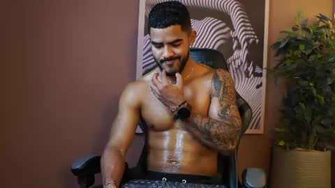 Snapshot of reik_von chatting on July 10, 2026, 12:19 pm Reik online show from July 10, 2026, 12:19 pm