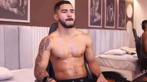 Snapshot of reik_von chatting on July 14, 2026, 12:00 pm Reik online show from July 14, 2026, 12:00 pm