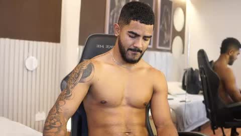 Snapshot of reik_von chatting on July 15, 2026, 12:10 pm Reik online show from July 15, 2026, 12:10 pm