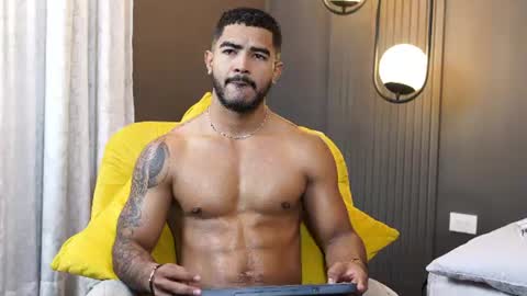 Snapshot of reik_von chatting on July 21, 2026, 12:07 pm Reik online show from July 21, 2026, 12:07 pm