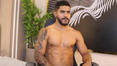 Snapshot of reik_von chatting on July 25, 2026, 12:58 pm Reik online show from July 25, 2026, 12:58 pm