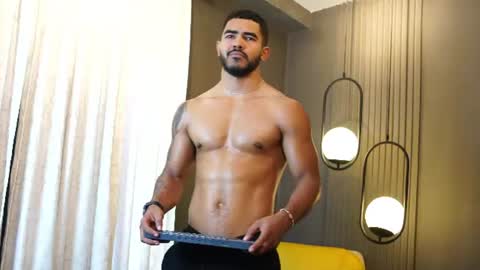 Snapshot of reik_von chatting on July 28, 2026, 1:43 pm Reik online show from July 28, 2026, 1:43 pm