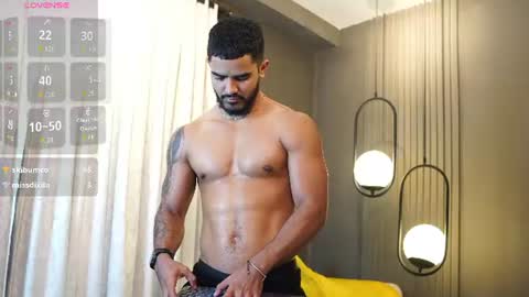 Snapshot of reik_von chatting on July 28, 2026, 5:12 pm Reik online show from July 28, 2026, 5:12 pm
