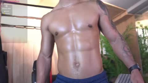 Snapshot of reik_von chatting on July 29, 2026, 1:42 pm Reik online show from July 29, 2026, 1:42 pm