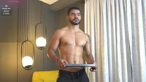 Snapshot of reik_von chatting on July 30, 2026, 12:59 pm Reik online show from July 30, 2026, 12:59 pm