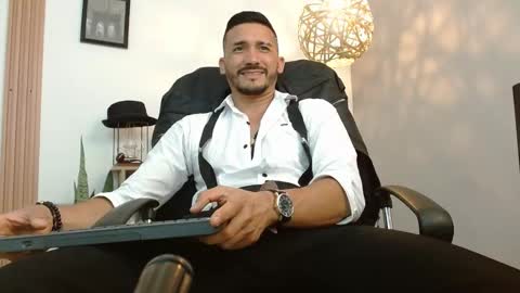 Snapshot of reiko_85_ chatting on January 24, 2025, 8:54 pm REIKO online show from January 24, 2025, 8:54 pm