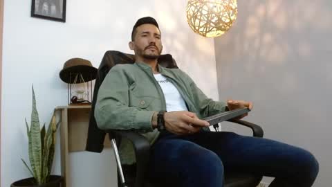 Snapshot of reiko_85_ chatting on February 1, 2025, 7:55 pm REIKO online show from February 1, 2025, 7:55 pm