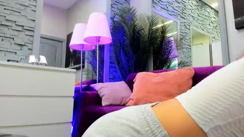 reina cummings online show from May 3, 2026, 5:24 am