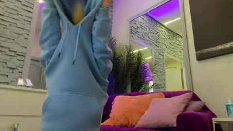 reina cummings online show from May 6, 2026, 6:19 am