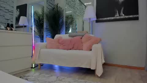 Snapshot of reina_cummings chatting on July 2, 2026, 5:57 am reina cummings online show from July 2, 2026, 5:57 am