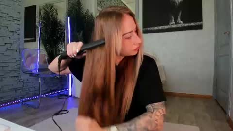 Snapshot of reina_cummings chatting on August 1, 2026, 6:56 am reina cummings online show from August 1, 2026, 6:56 am