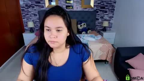 reina_loren online show from July 6, 2026, 6:21 am