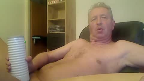 Snapshot of reini7211 chatting on June 14, 2026, 10:45 pm reini7211 online show from June 14, 2026, 10:45 pm