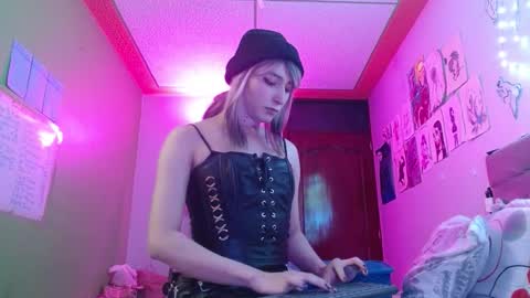 Snapshot of reiv_femboy chatting on January 16, 2026, 2:15 am reiv_femboy online show from January 16, 2026, 2:15 am