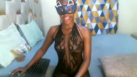 Snapshot of remmyqueen chatting on June 15, 2026, 8:22 pm remmyqueen online show from June 15, 2026, 8:22 pm