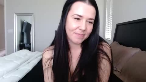 Bella Lively online show from January 5, 2026, 6:55 pm