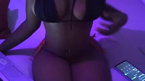 Snapshot of renal_queen chatting on October 22, 2025, 11:21 am renal_queen online show from October 22, 2025, 11:21 am