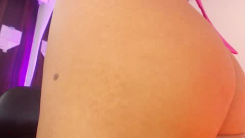 Snapshot of renata_ruiz chatting on January 7, 2025, 6:59 am online show from January 7, 2025, 6:59 am