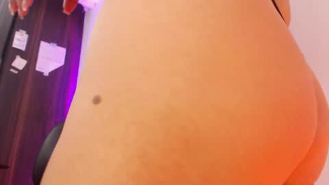 Snapshot of renata_ruiz chatting on January 17, 2025, 8:13 am online show from January 17, 2025, 8:13 am