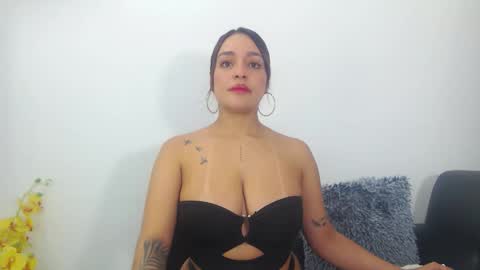 renatabrownn28 online show from April 5, 2026, 9:39 am