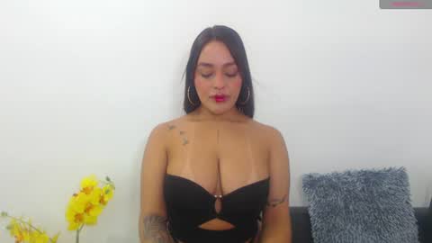 renatabrownn28 online show from June 14, 2026, 5:37 pm